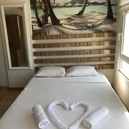 Pearl Of Μαρμαρίς