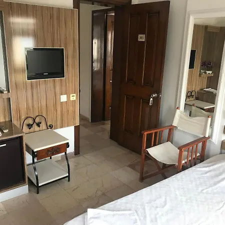 Pearl Of Μαρμαρίς